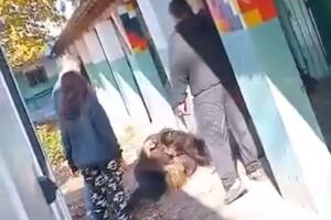 Una alumna acusó a un compañero de robarle, sus familiares invadieron una escuela por el techo y provocaron una batalla campal