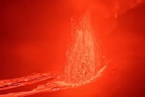 Así fue la impactante erupción del volcán Kilauea: columnas de lava de más de 300 metros de altura y lluvia de cenizas