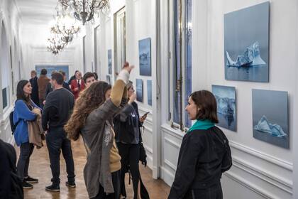 Las imágenes tomadas por Marzotto, en el hall de honor de la Legislatura porteña