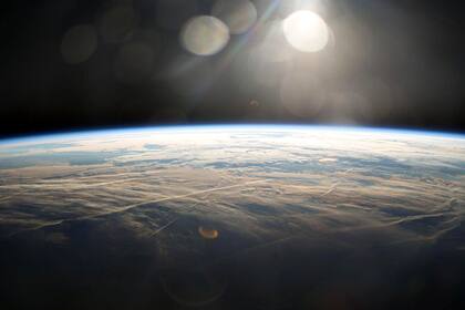 Amanecer con contraluces. Observación de la Tierra tomada por la tripulación de la Expedición 40 a bordo de la Estación Espacial Internacional (ISS)