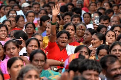 Las indias no tienen muchas vías para expresar sus emociones