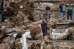 Al menos 25 muertos y 52 desaparecidos por deslaves tras las lluvias torrenciales en el centro de Venezuela