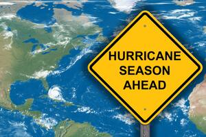 Las intensas lluvias e inundaciones que afectaron al sur de Florida en las últimas semanas actúan como un escudo natural que desvía los huracanes lejos del estado