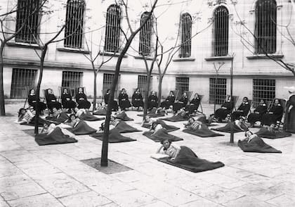 Las internadas en el Asilo de Niñas.