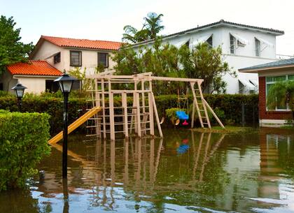 Las inundaciones en Florida dejaron daños materiales que preocupan a los residentes
