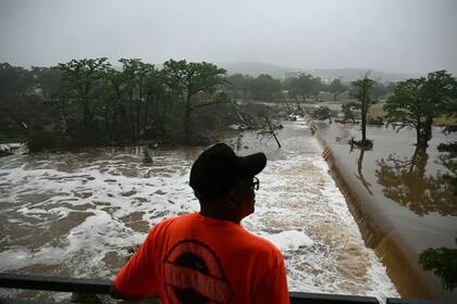 Las inundaciones en Texas dejaron más de 100 muertos y varias personas desparecidas