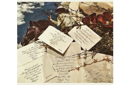 Las invitaciones, con indicaciones para que los invitados se muevan por Villa La Angostura