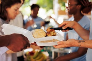 Dónde entregan comida gratis en Florida en la semana del 11 al 15 de mayo: horarios