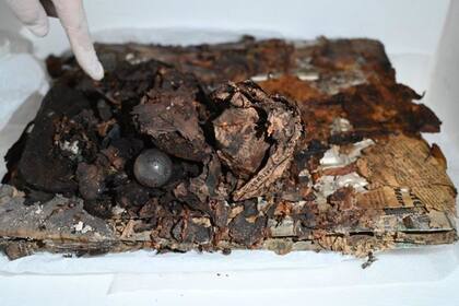 Las joyas fueron envueltas en papel de diario en 1939, en pleno estallido de la Segunda Guerra Mundial