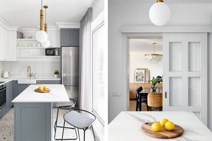 Las lámparas colgantes y las baldosas de terrazo le dan un elegante aire vintage a la cocina de inspiración americana. Silllas (Prostoria).