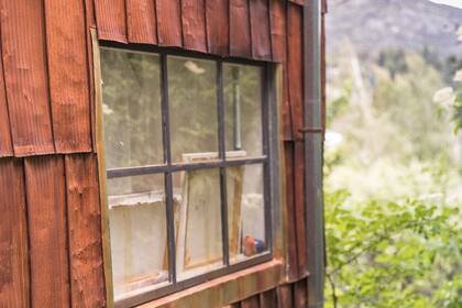 Las latas fueron adquiriendo un tono cobre debido a las cenizas volcánicas.