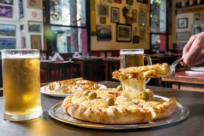 Las legendarias pizzas a la piedra de La Guitarrita están disponibles para ser enviadas o retiradas por alguno de sus locales
