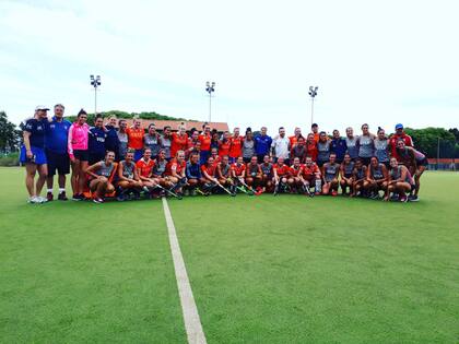 Las Leonas en su primer amistoso 2017