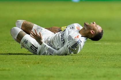Las lesiones no han dejado tranquilo a Neymar
