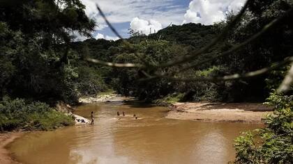 Las leyendas guaraníes dicen que se trata de un reflejo en La Tierra de la Vía Láctea
