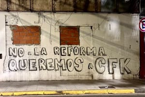 La Cámpora activó un operativo para saludar a Cristina por su cumpleaños y rechazar la reforma laboral