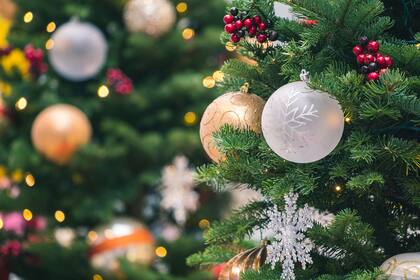 Las leyendas sobre la decoración del árbol de Navidad van desde las creencias religiosas hasta las paganas