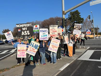 Las leyes SB 525, SB 828 y SB 159, integradas al Código Laboral de California, establecen desde octubre de 2024 un salario mínimo específico para el sector salud que es superior al piso estatal general