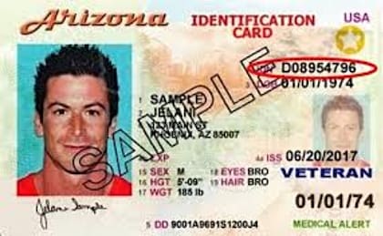 Las licencias de conducir y tarjetas de identificación de Arizona contienen números de documento