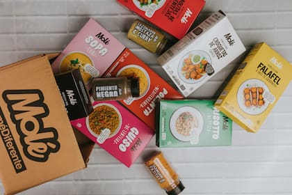 Las líneas de Molé son libres de octógonos, apta para personas con intolerancia al gluten (sin TACC), apto Kosher y no contienen conservantes, sal ni aditivos