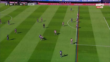 Las líneas que trazó el VAR y determinaron el offside de Cavani en el Superclásico de 2023.