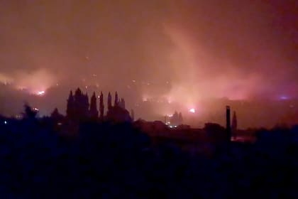 Las llamas salieron del perímetro del parque nacional Los Alerces y avanzaron hacia Villa Lago Rivadavia