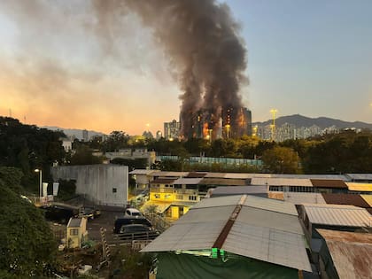 Las llamas se ven a varios kilómetros de distancia.