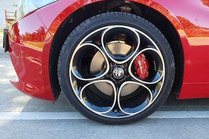 Las llantas del Alfa Romeo Giulia tienen un gran diseño