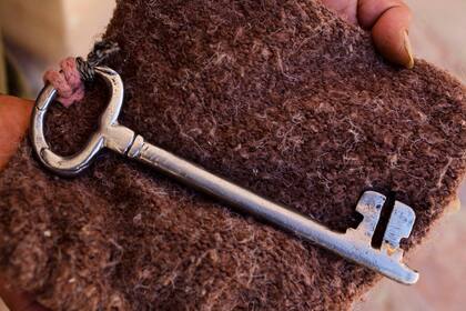 Las llaves que abren las pesadas puertas de estas capillas son el gran tesoro a descubrir. Lleva su trabajo, pero siempre hay recompensa.