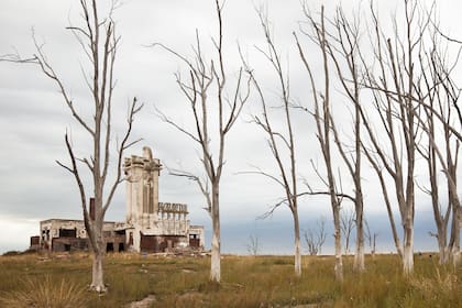 Las lúgubres ruinas del matadero entre Epecuén y Carhué