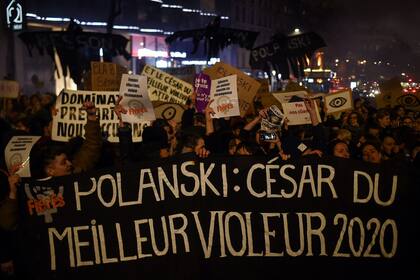 Las manifestaciones en París en repudio a los premios Cesar y sus nominaciones a Roman Polanski