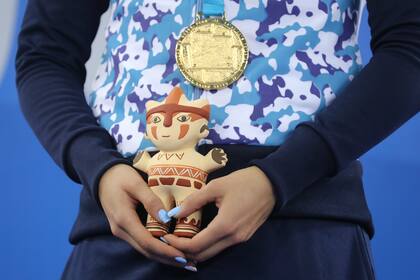 Las manos de Delfina Pignatiello, especialmente preparadas para la competencia con los colores argentinos