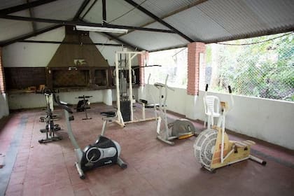 Las máquinas se reubicaron en el quincho del pabellón durante la pandemia