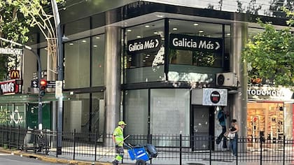 Las más de 100 sucursales del HSBC en la Argentina ya llevan el nombre de Galicia Más
