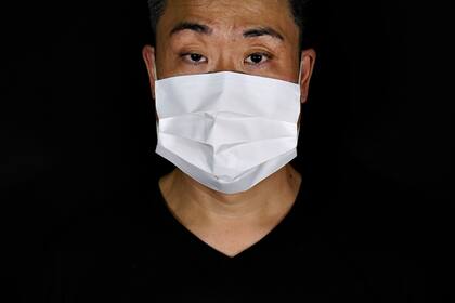 Un barbijo realizado en papel