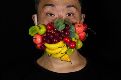 Las máscaras de la pandemia creadas por Edmond Kok, artista de Hong Kong