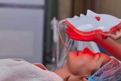 Las máscaras de luz roja se volvieron un nuevo objeto de deseo dentro de las rutinas de skincare caseras