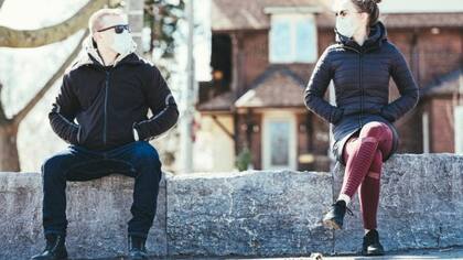 Las mascarilla no es suficiente, también es necesaria la distancia física