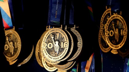 Las medallas que recibirán los atletas
