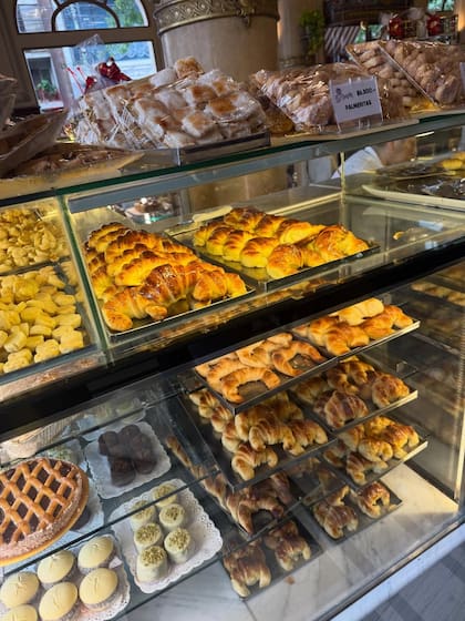 Butter croissants were another temptation that Rosalía photographed