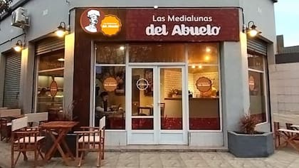 Las Medialunas del Abuelo llegó a tener 190 puntos de venta, desde la apertura de su primer local en la esquina de Blanco Encalada y Arcos en el año 2000