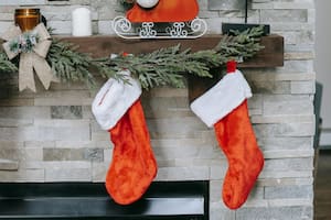 La leyenda que dio origen a la tradición de colgar calcetines en Navidad en Estados Unidos