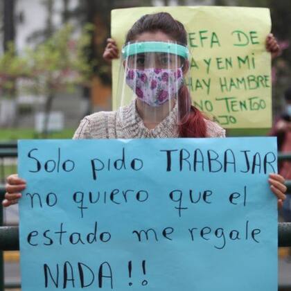 Las medidas de confinamiento afectaron la capacidad de millones de personas de ganarse la vida y llevaron a una contracción económica.