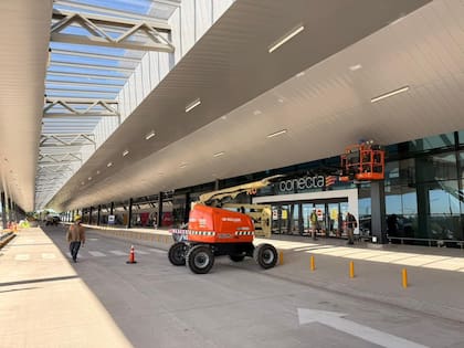 Las mejoras incluyen la repavimentación de la pista y la ampliación de la terminal