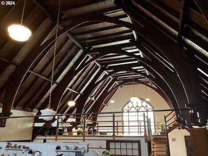 Las mejoras realizadas preservaron la integridad arquitectónica de la iglesia al tiempo que integraron actualizaciones esenciales