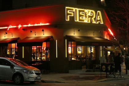 Las mejores carnes se acompañan con increíbles presentaciones de papas en Fiera