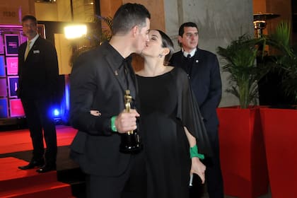 Más besos: acá Lamothe y su novia Katia Szechtman