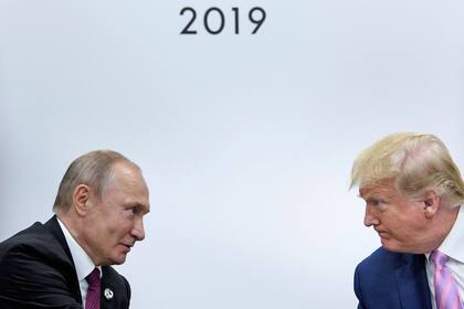Un cruce de miradas entre Vladimir Putin y Donald Trump