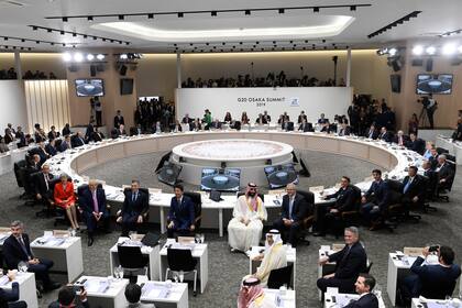  Los líderes posan para una foto al comienzo de la reunión de trabajo del G-20 sobre la economía, el comercio y la inversión