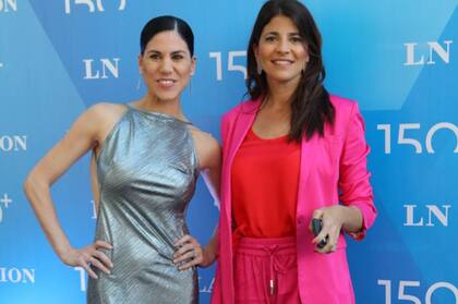 La directora del Ballet Estable del Teatro Colon, Paloma Herrera, y la conductora de LN+, Eleonora Cole, en la blue carpet en la celebración por los 150 años de LA NACION